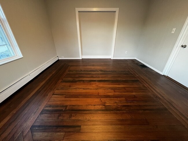 Building Photo - 158 Holland St