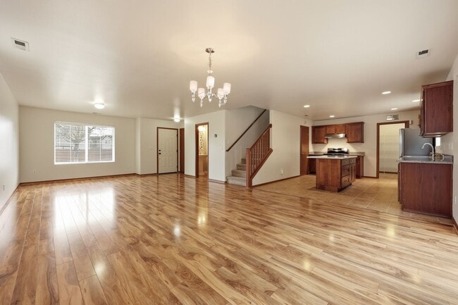 Building Photo - 3 bed 2.5 bath updated home in Tumwater School District - 2300 sq.ft. - fenced back yard.