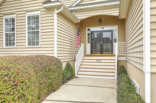 Building Photo - FULLY FURNISHED Mount Pleasant Home! 6 mon...