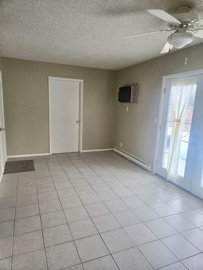 Building Photo - 2 Bed Duplex in Bridgman with attached garage!