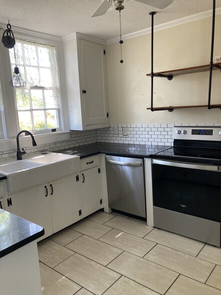 Building Photo - 100 Lude Johnson Blvd