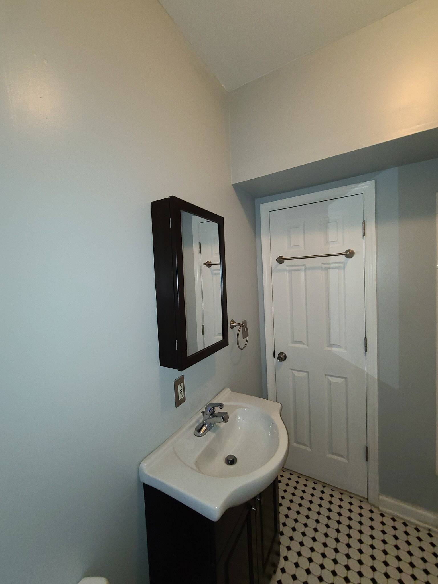 Building Photo - 926 Belmont Ave