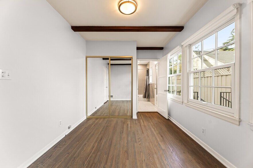 Building Photo - 2450 Hermosita Dr