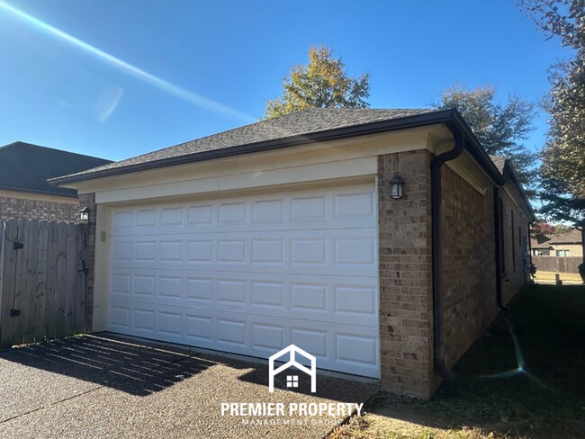 Building Photo - 6942 Lagrange Grove Dr