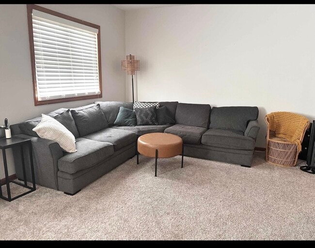 Building Photo - 523 E 1st St