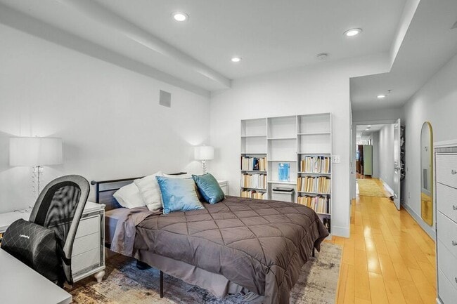 Building Photo - 816 Kennedy St NW