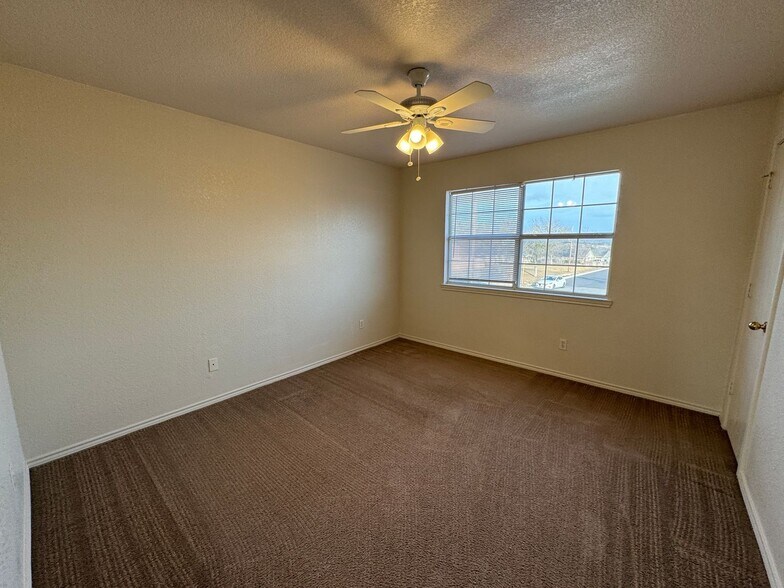 Building Photo - 1602 Aztec Trce