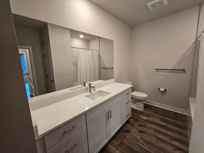 Building Photo - One Bedroom with Office