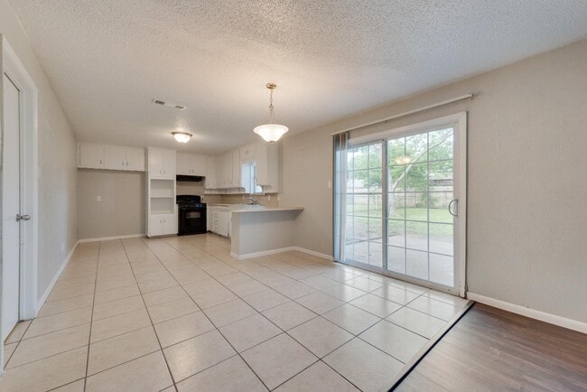 Building Photo - 5304 Susan Lee Ln
