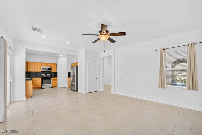Building Photo - 2872 Strathallan Ave
