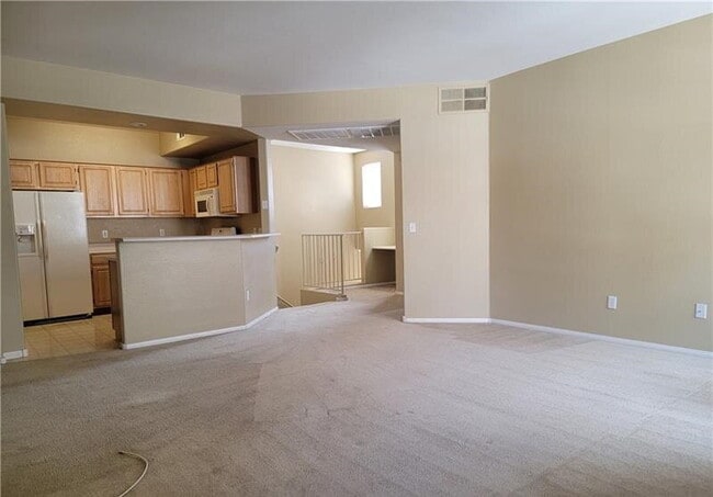 Building Photo - Gated Community Condo