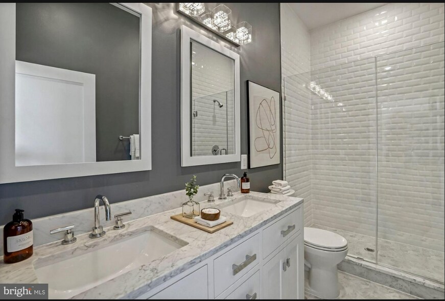 Building Photo - 1214 Madison St NW