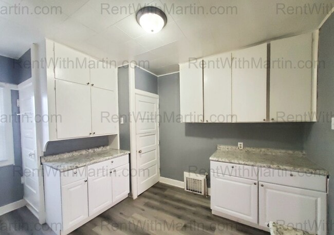 Building Photo - 229 Linden Ave