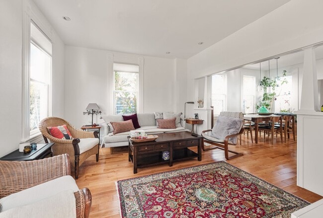 Building Photo - Elegant, Light-Filled Furnished Alameda Home with Indoor-Outdoor Living