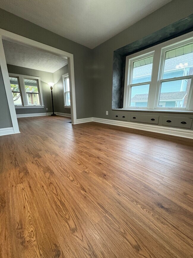 Building Photo - 412 Emerick St