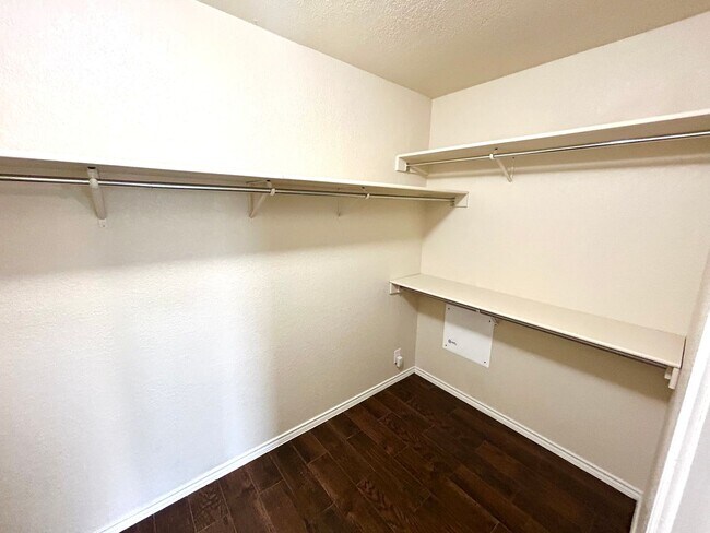 Building Photo - *MOVE IN SPECIAL* Beautiful 4-Bedroom Home Near UTSA & La Cantera! AVAILABLE NOW!