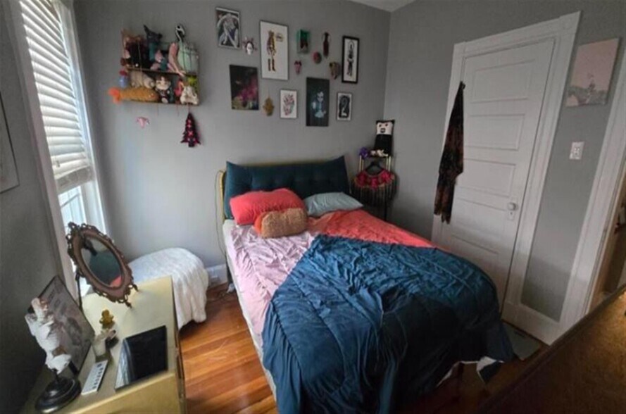 Building Photo - 835 Fellsway