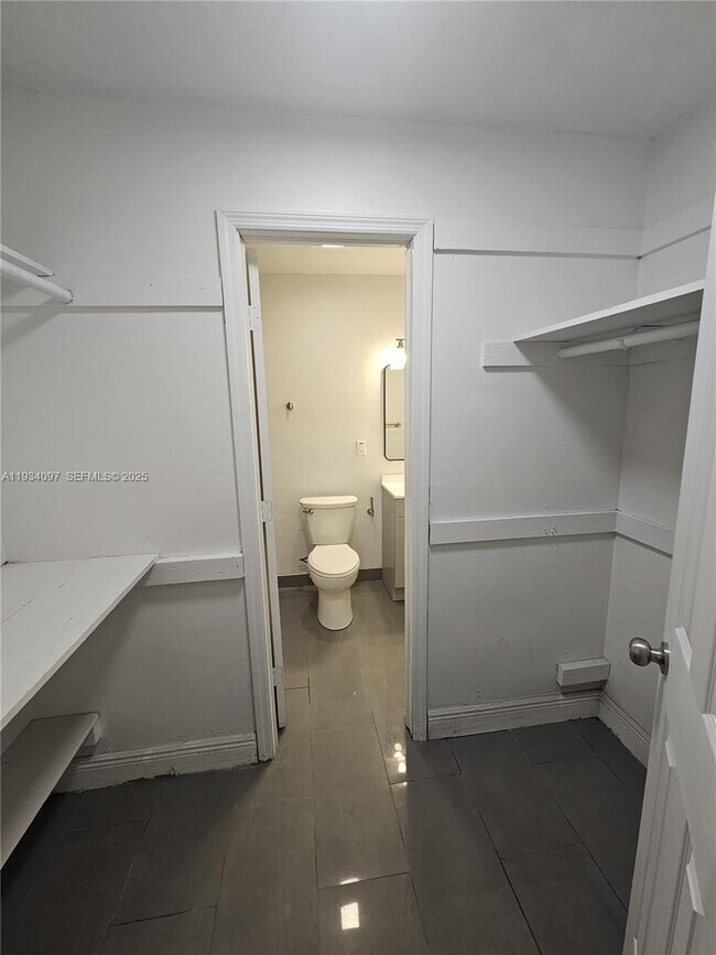 Building Photo - 5615 NW 27th Ct