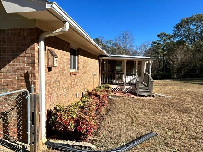 Building Photo - 4642 Elmherst Dr
