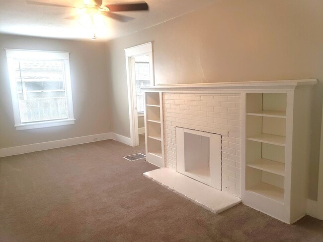 Building Photo - 1032 NE Madrona St