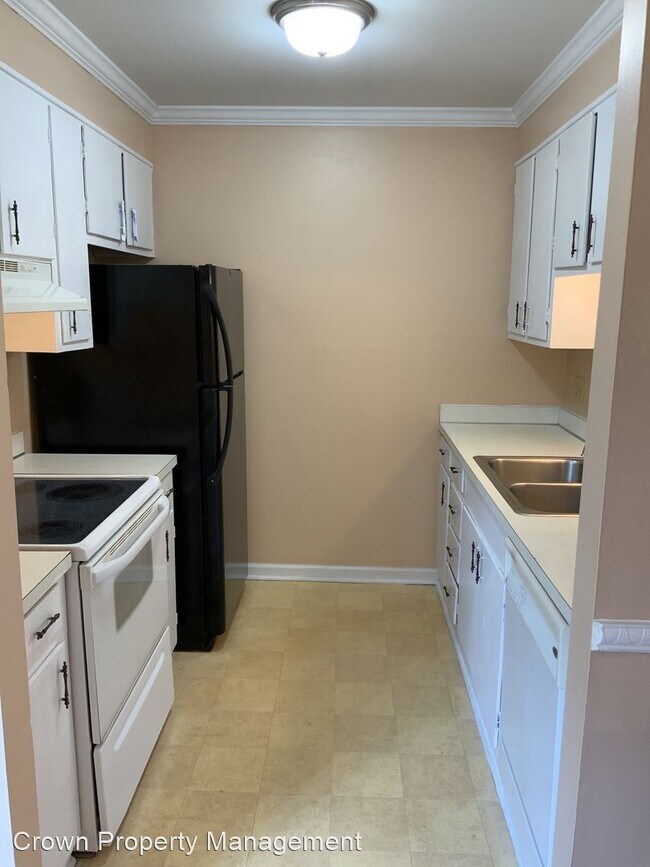 Building Photo - 2 br, 1.5 bath House - 315 Oak Drive