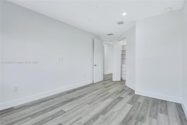 Building Photo - 4226 NE 7th Terrace