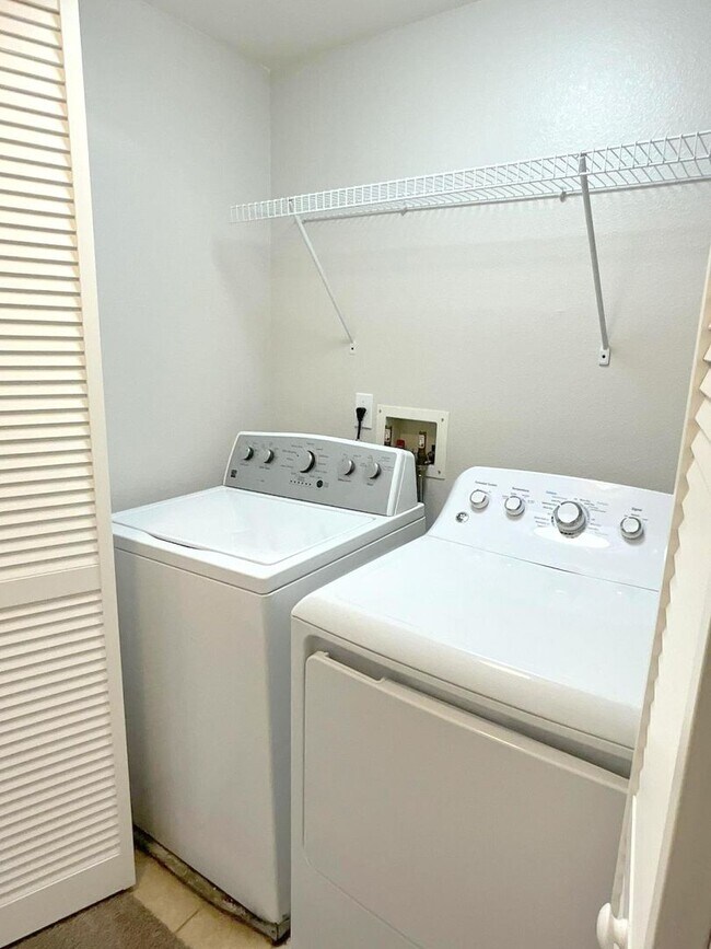 Building Photo - Great Corner Condo ! Lots Of Light ! Elan at Dublin Station. Bright Two Bedroom Two Bath Unit! Ne...