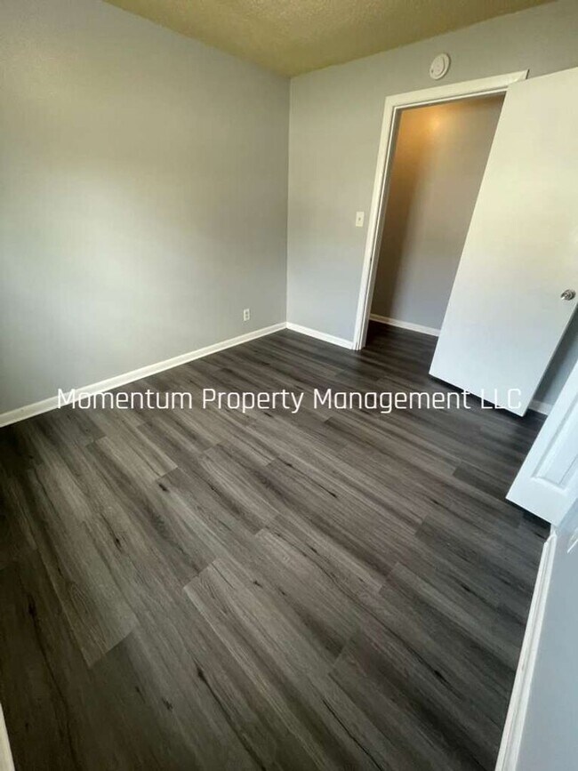 Building Photo - Cute and Cozy 2/1 in Mulberry- AVAILABLE FOR IMMEDIATE MOVE IN!!