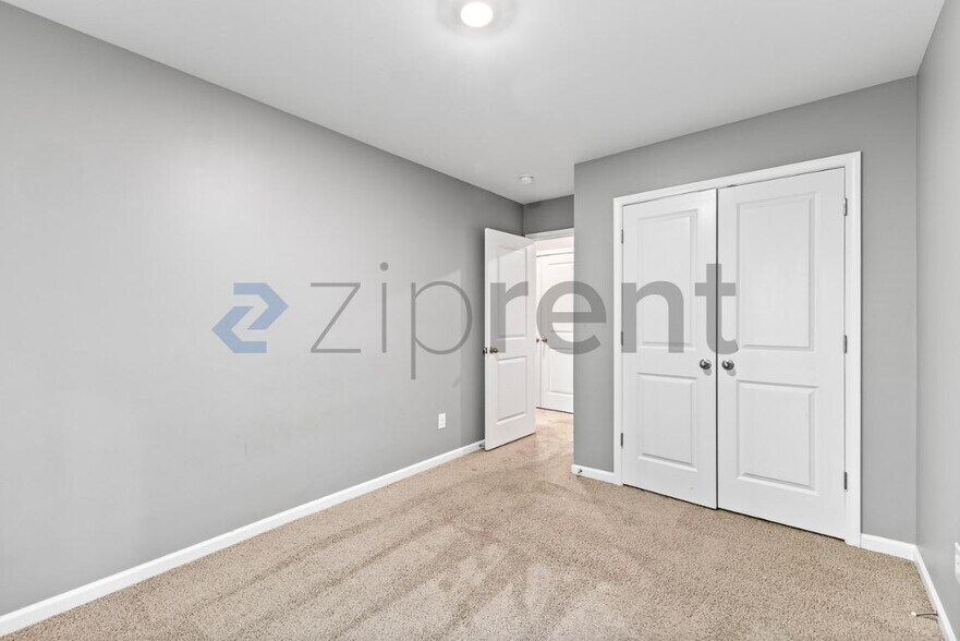 Building Photo - Unit
