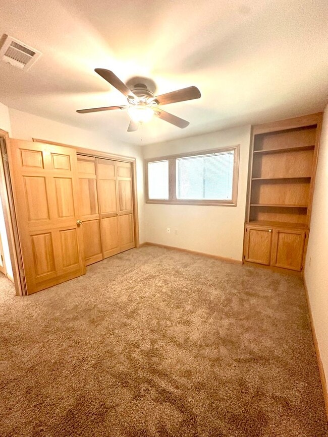Building Photo - White Oak Common 3BR 2 1/2BA