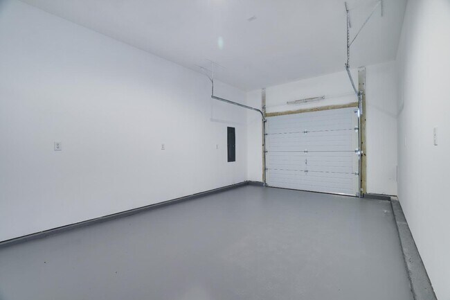 Building Photo - 9406 Juniper Dr