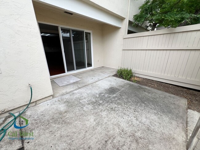Building Photo - $4095-2 Bd/2.5 Ba Town home in Sunnyvale/Sunset Oaks Community