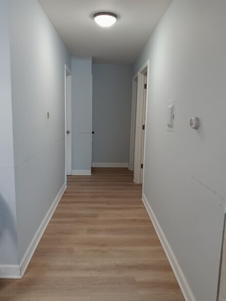 Newly painted and new flooring - 1075 Knoll Ln