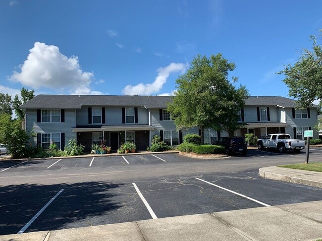 Building Photo - 1 Bedroom Townhome in West Ashley