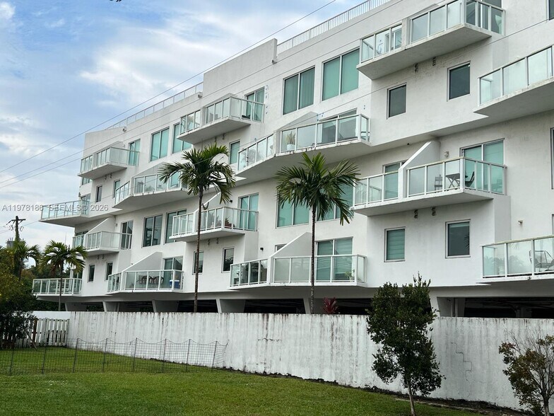 Building Photo - 1650 Brickell Ave