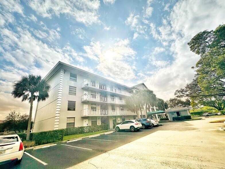 Building Photo - 1520 Whitehall Dr