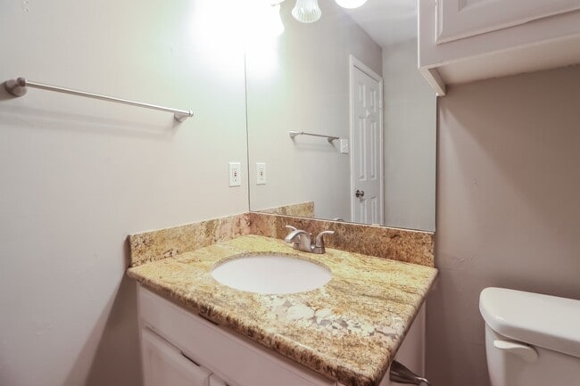 Building Photo - 2221 Jasmine Path