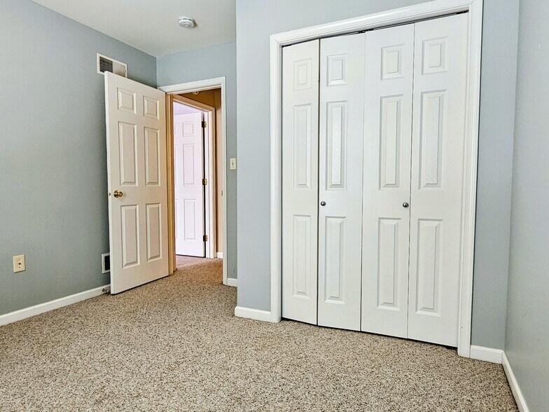 Building Photo - 42 Beverly Dr