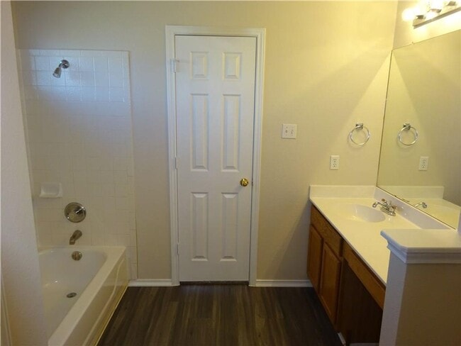 Building Photo - 1016 Doras Dr