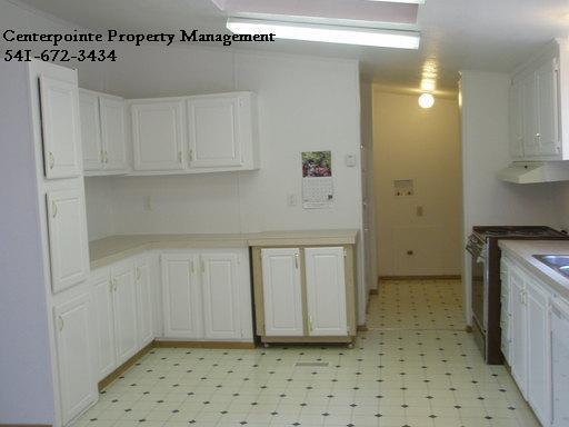 Building Photo - 3 Bedroom DW/MH in Country Setting