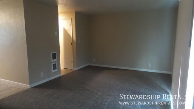 Building Photo - 759 N Cloverleaf Loop