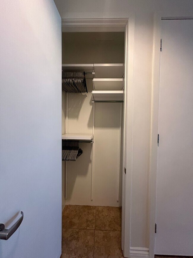 Building Photo - Call about move in special!!!