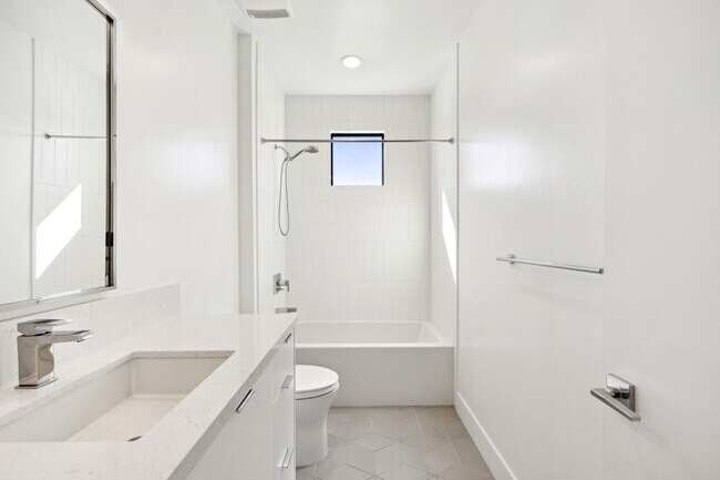 Building Photo - Luxurious Modern Single Family Home in West Menlo Park Available Now!