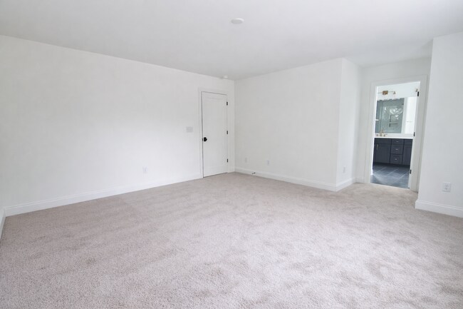 Building Photo - Beautiful 3BR 2.5BA Home in Statesville • 2 Car Garagge Tours