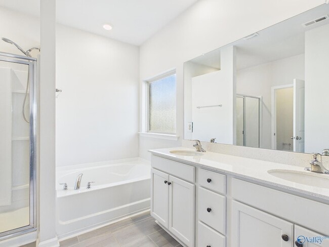 Building Photo - 506 E River Landing Blvd