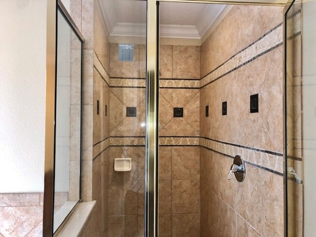 Building Photo - EAGLE CREEK LAKE NONA! WELCOME HOME! Beautiful water views! Spacious 2 story-3 bedroom 2.5 bath h...