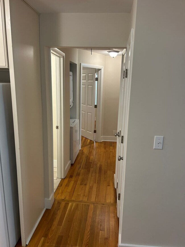 Building Photo - Beautiful Remodeled Two Bedroom House Near...