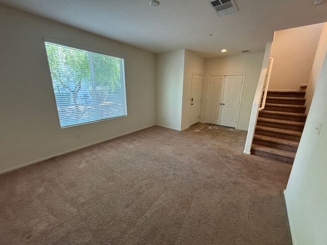 Building Photo - GUARD GATED 3 BED 2.5 BATH 2 CAR GARAGE TO...