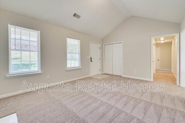 Building Photo - 2811 Bennington Dr