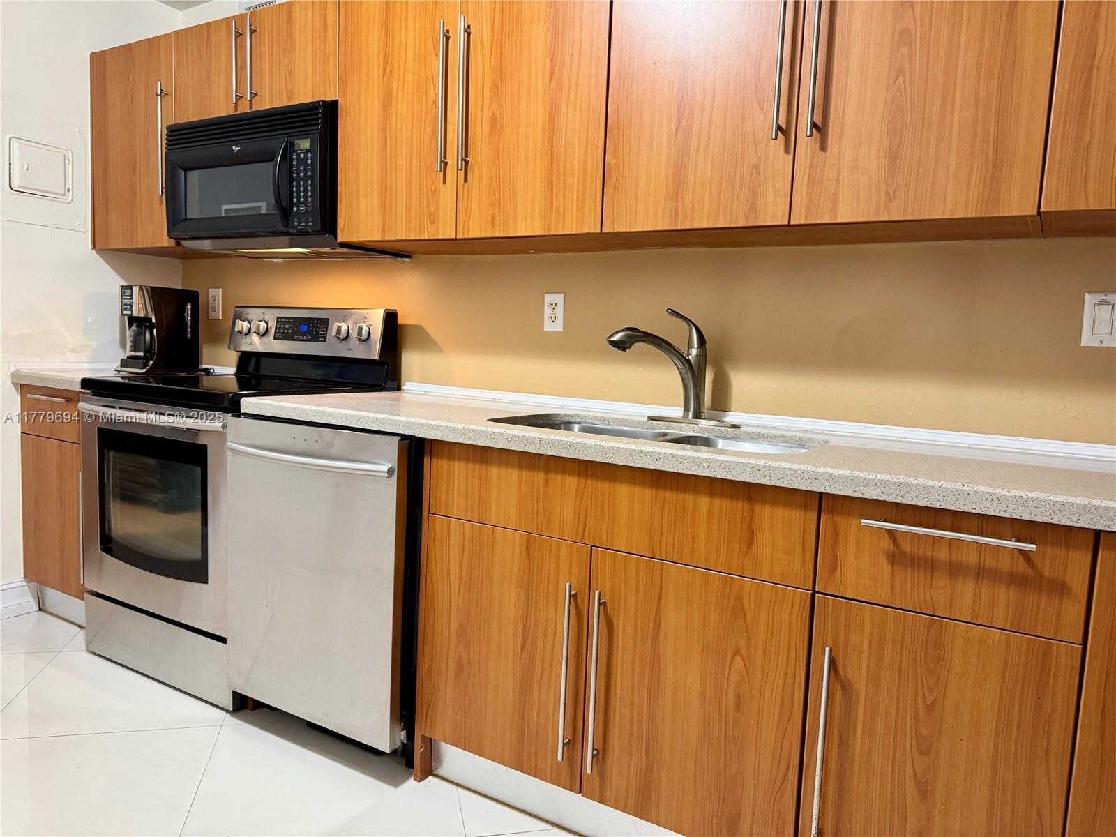 Building Photo - 3000 S Ocean Dr